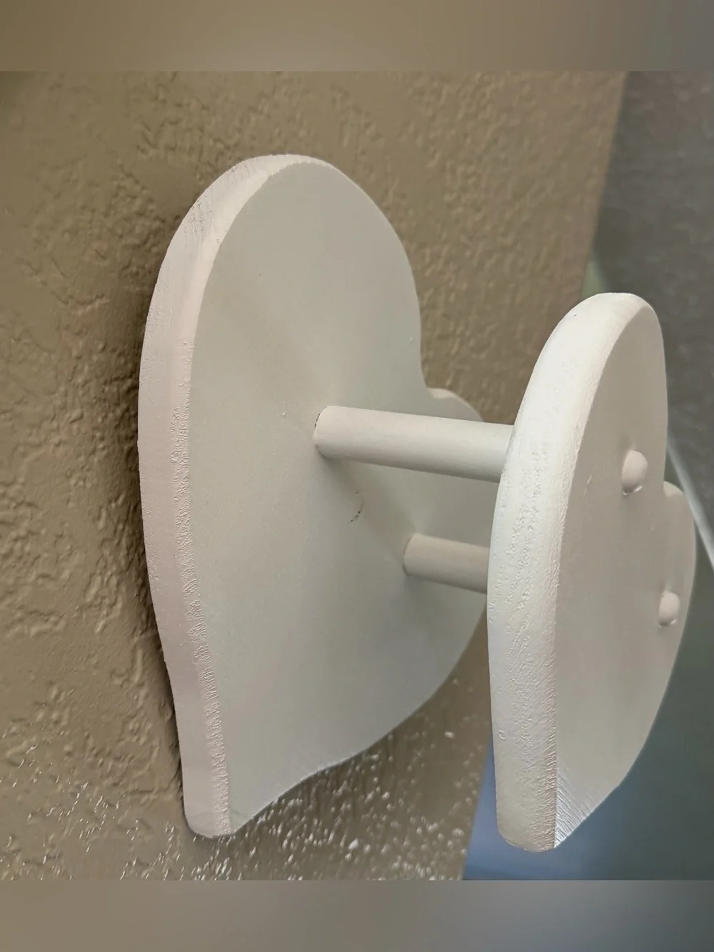 White Heart-Shaped Wooden Wall Quilt/Towel Holder